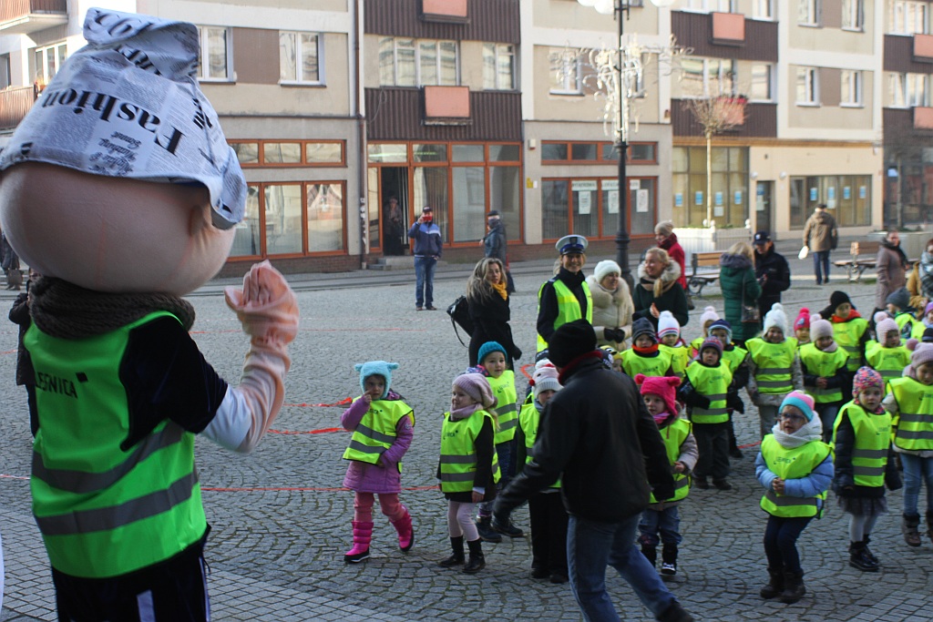 Legnickie przedszkolaki otrzymały kamizelki odblaskowe
