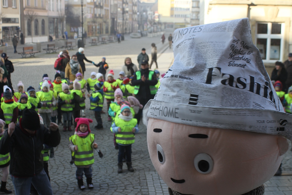 Legnickie przedszkolaki otrzymały kamizelki odblaskowe