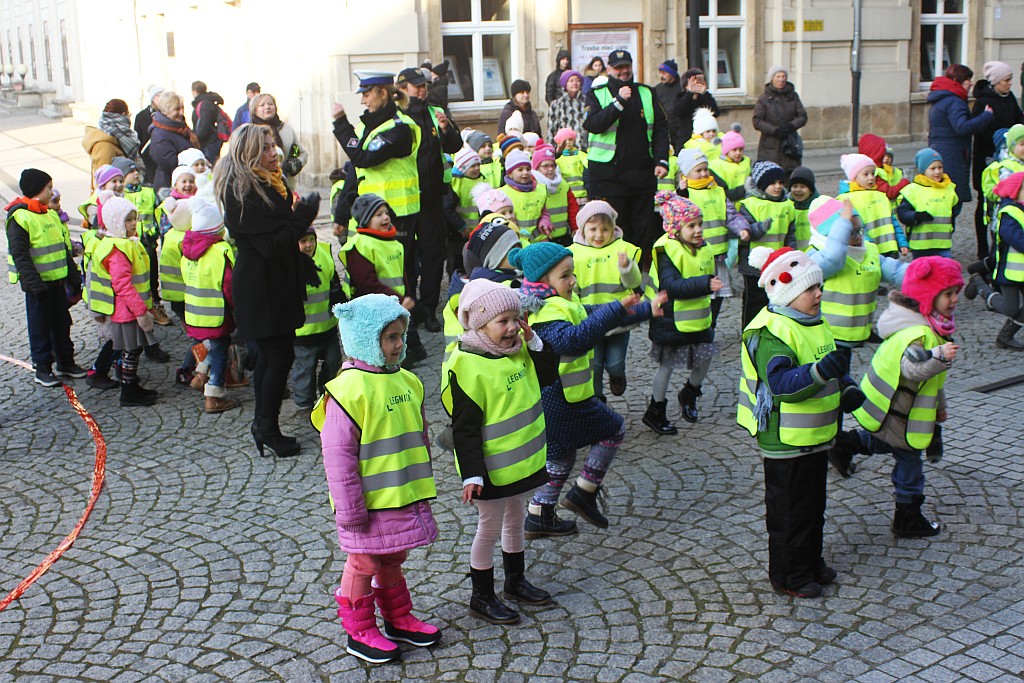 Legnickie przedszkolaki otrzymały kamizelki odblaskowe