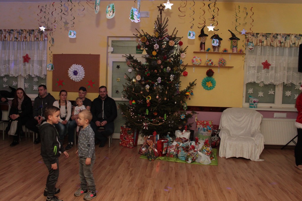 Święty Mikołaj rozpoczął wizytę u dzieci w gminie Kunice