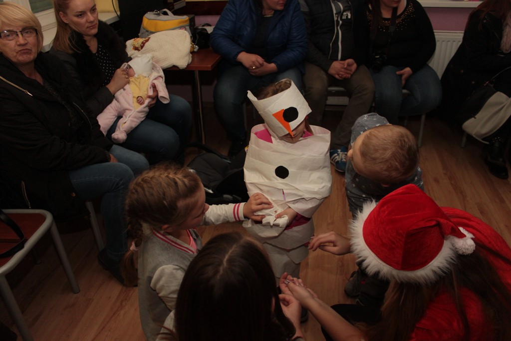 Święty Mikołaj rozpoczął wizytę u dzieci w gminie Kunice