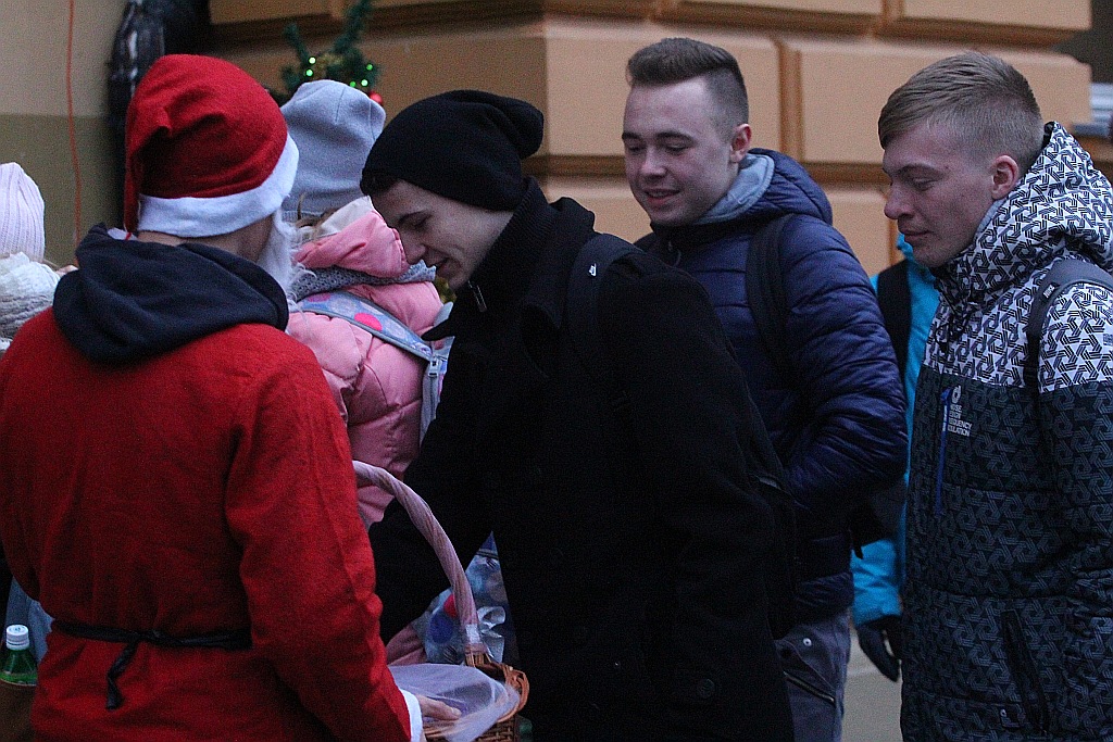 Święty Mikołaj w I Liceum i Gimnazjum TWP w Legnicy