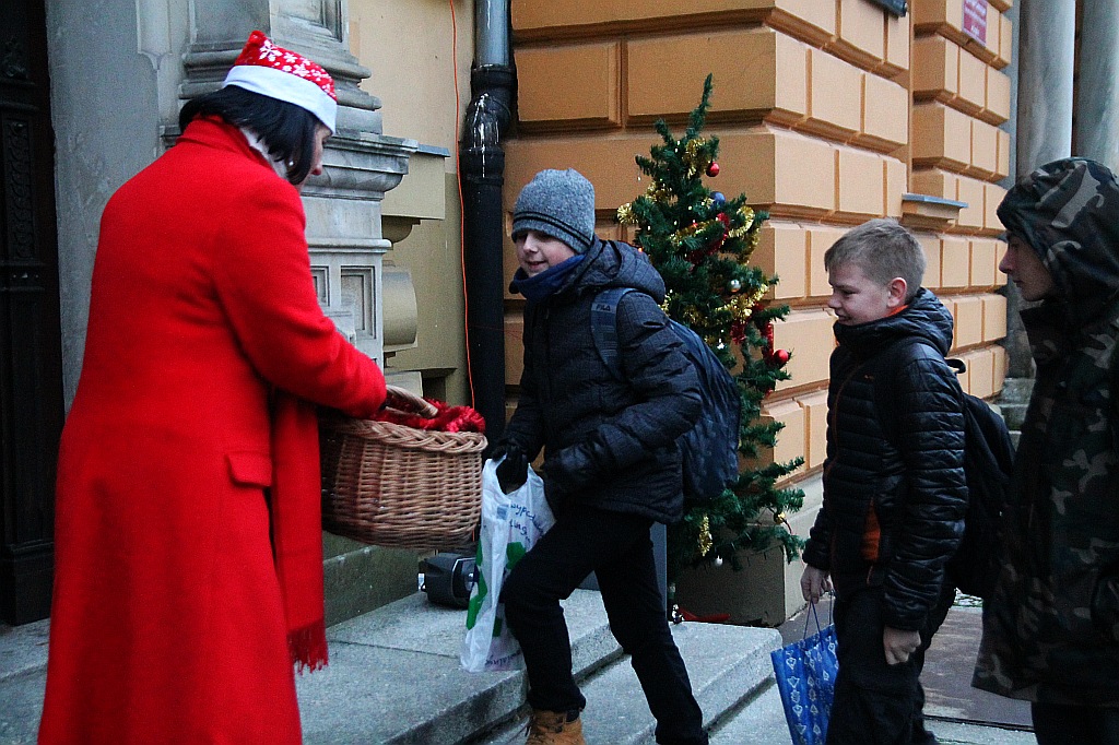 Święty Mikołaj w I Liceum i Gimnazjum TWP w Legnicy