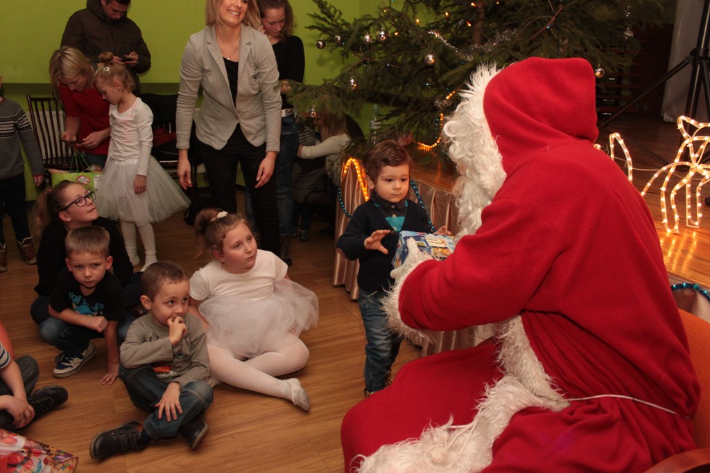 Dzieci z Kunic otrzymały prezenty od Świętego Mikołaja