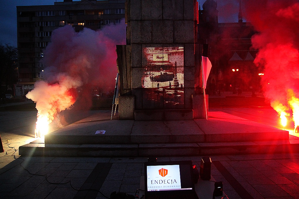 Garstka narodowców manifestowała w 35. rocznicę stanu wojennego