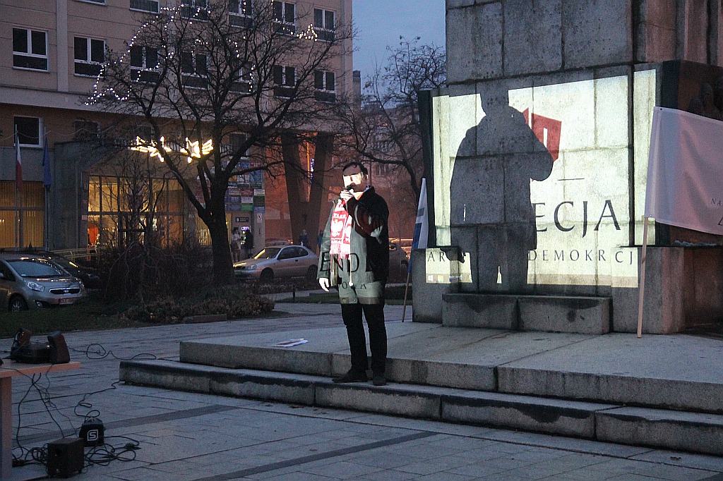 Garstka narodowców manifestowała w 35. rocznicę stanu wojennego