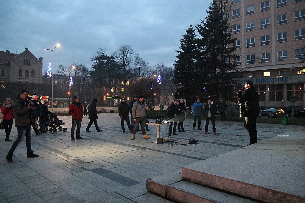 Garstka narodowców manifestowała w 35. rocznicę stanu wojennego