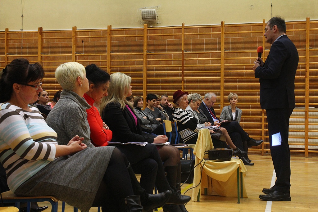 Kurator spotkał się z rodzicami i nauczycielami w Gimnazjum nr 5