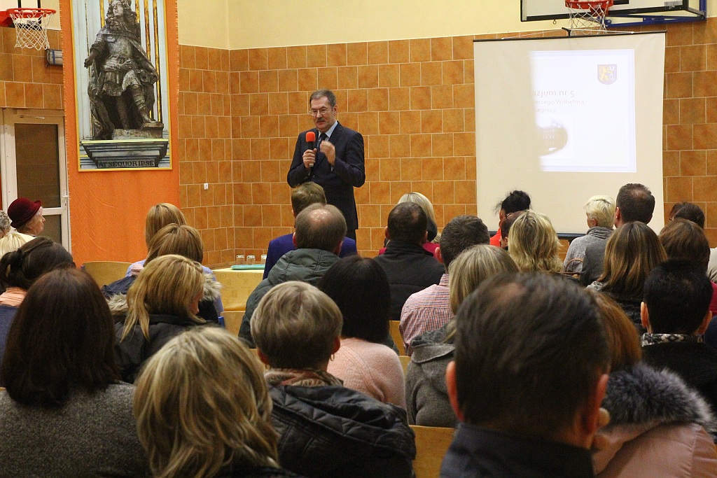 Kurator spotkał się z rodzicami i nauczycielami w Gimnazjum nr 5