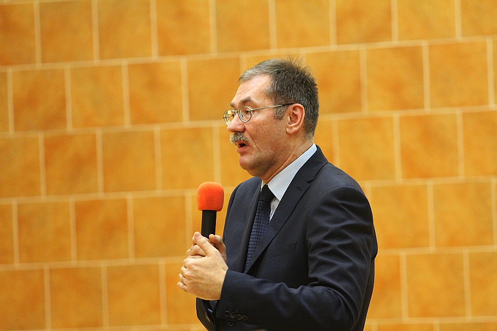 Kurator spotkał się z rodzicami i nauczycielami w Gimnazjum nr 5