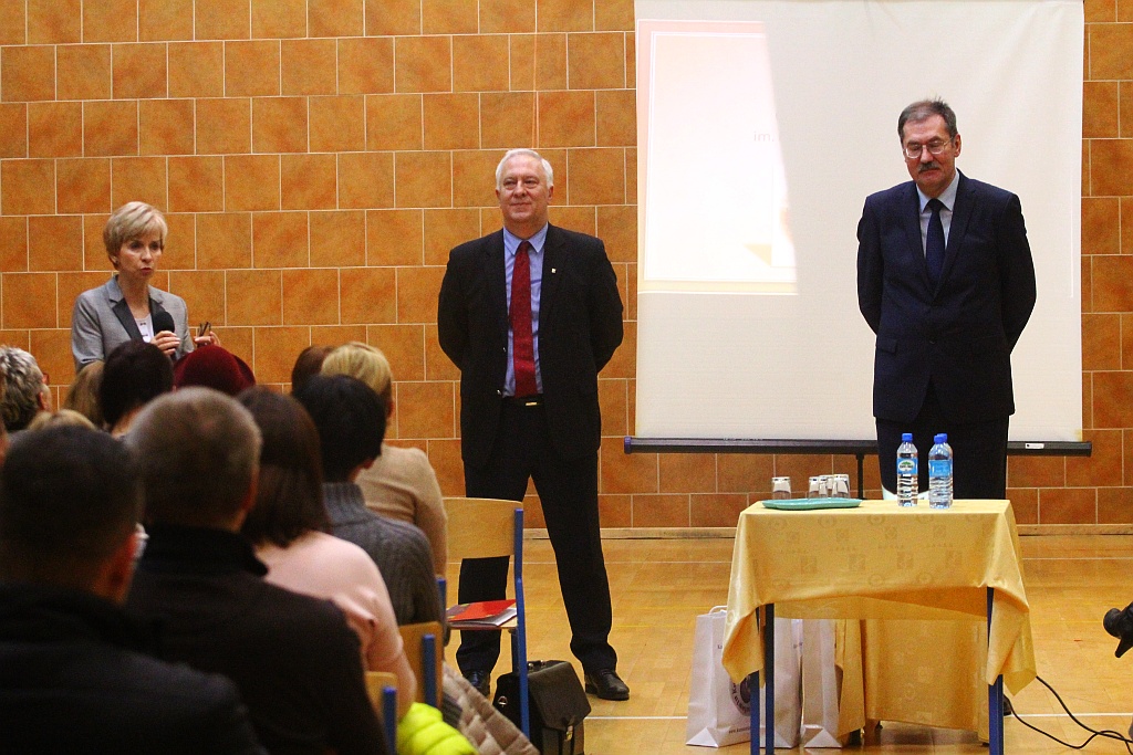 Kurator spotkał się z rodzicami i nauczycielami w Gimnazjum nr 5