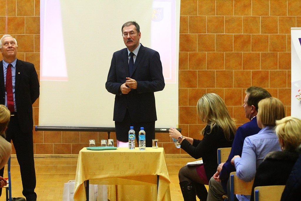 Kurator spotkał się z rodzicami i nauczycielami w Gimnazjum nr 5