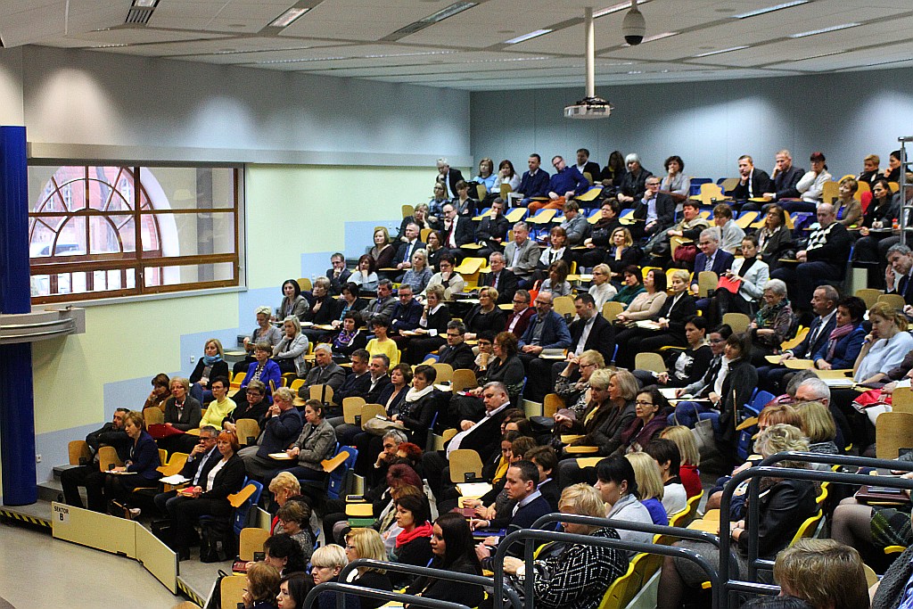 Dyrektorzy legnickich szkół wysłuchali wykładu kuratora