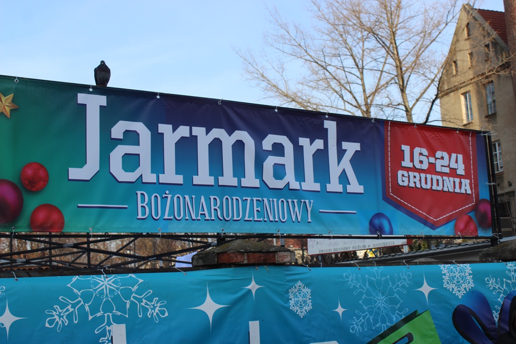 Na targowisku przy Partyzantów trwa świąteczny jarmark