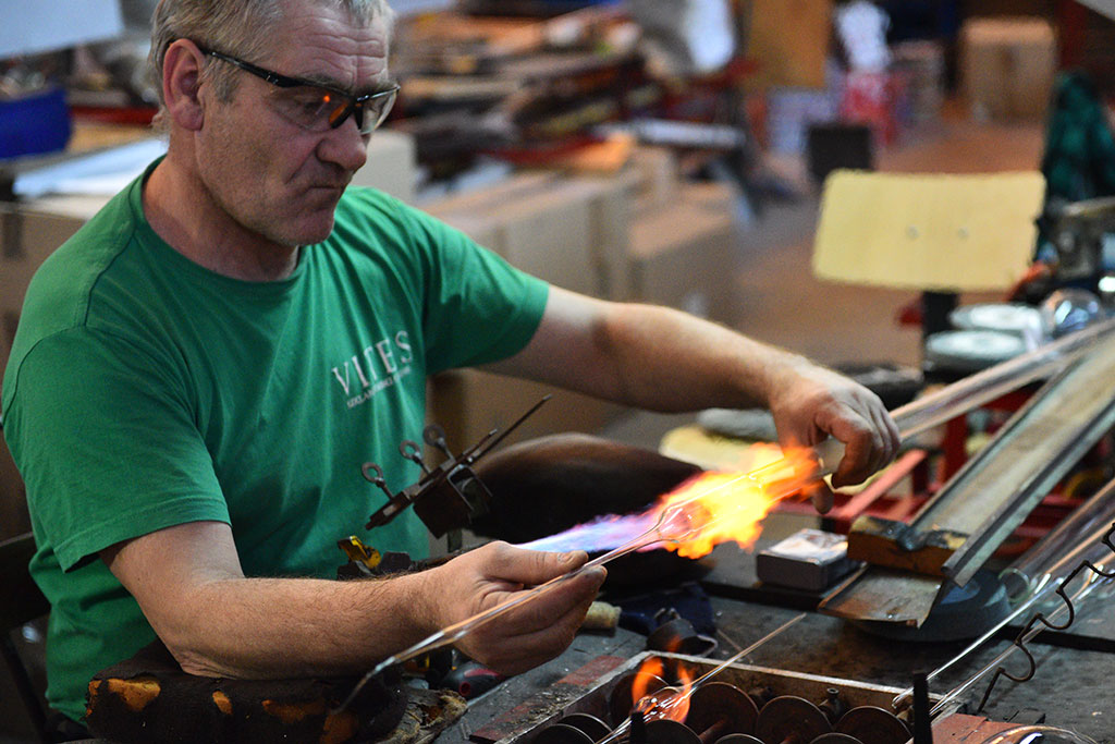 Świąteczny czar zaklęty w bombkach. Zobaczcie jak powstają