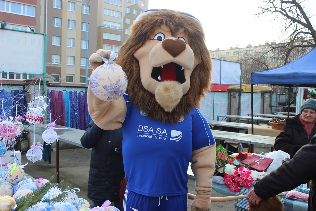 Na targowisku przy Partyzantów trwa świąteczny jarmark