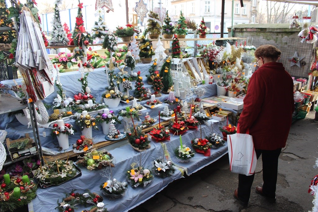 Na targowisku przy Partyzantów trwa świąteczny jarmark