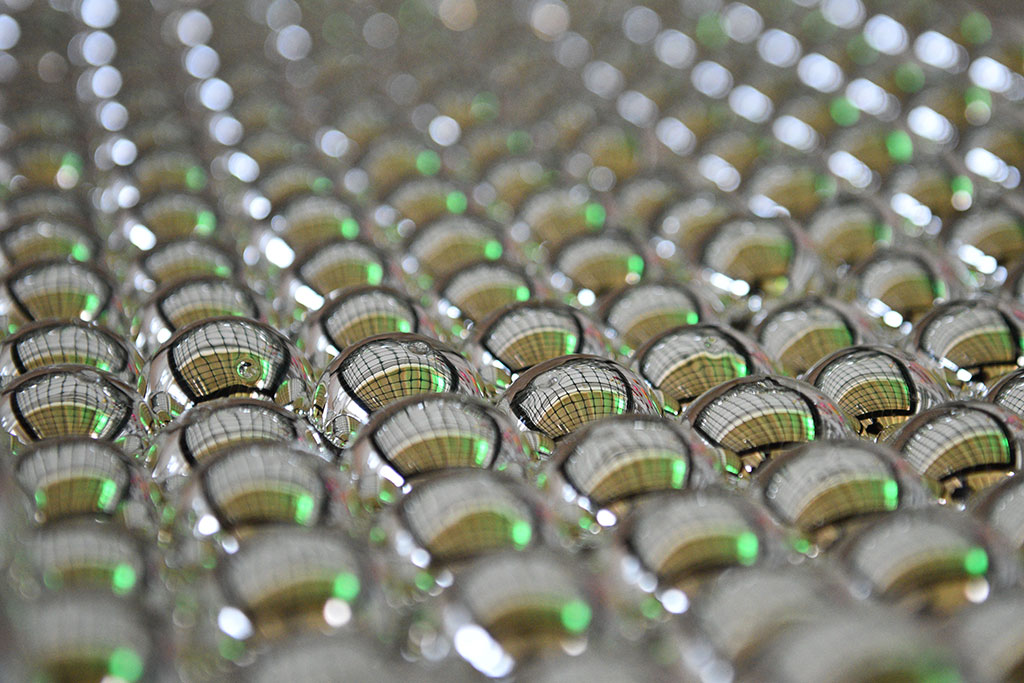 Świąteczny czar zaklęty w bombkach. Zobaczcie jak powstają