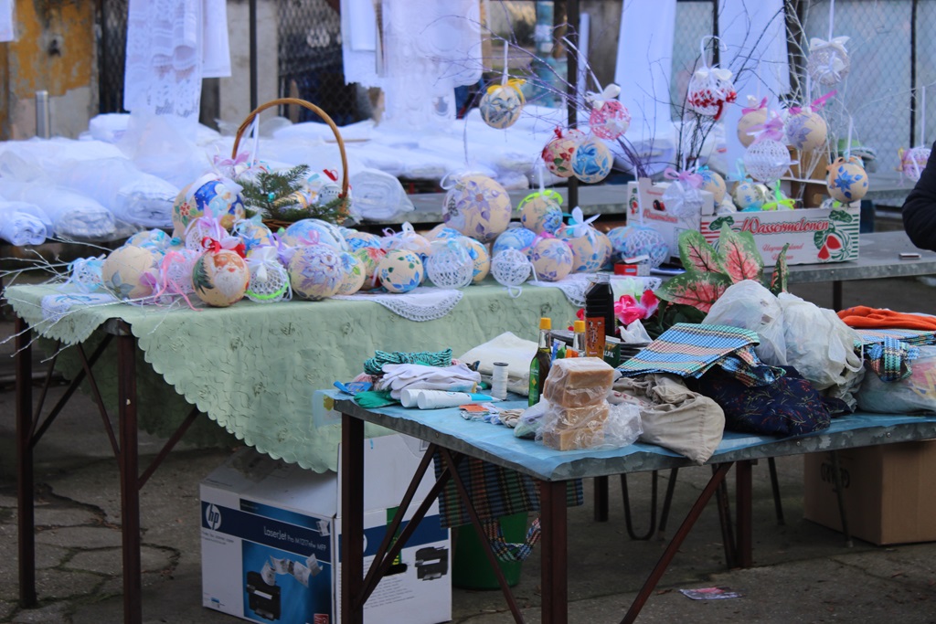 Na targowisku przy Partyzantów trwa świąteczny jarmark