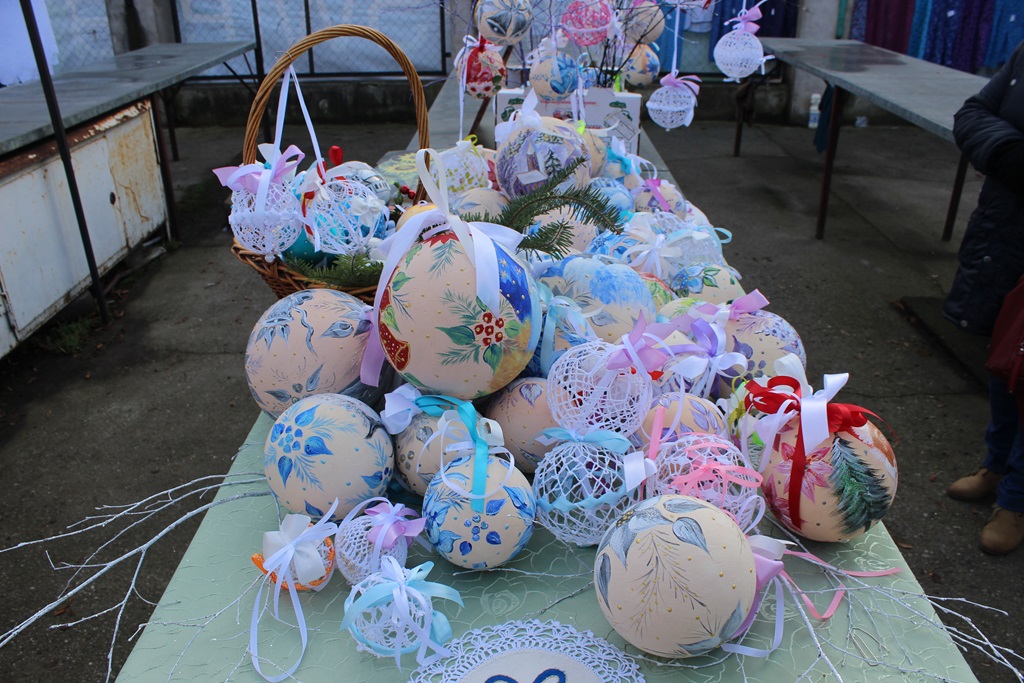 Na targowisku przy Partyzantów trwa świąteczny jarmark