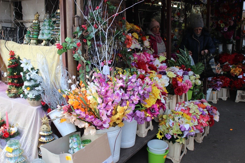 Na targowisku przy Partyzantów trwa świąteczny jarmark