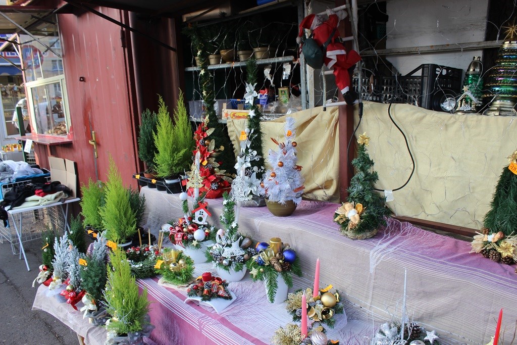 Na targowisku przy Partyzantów trwa świąteczny jarmark