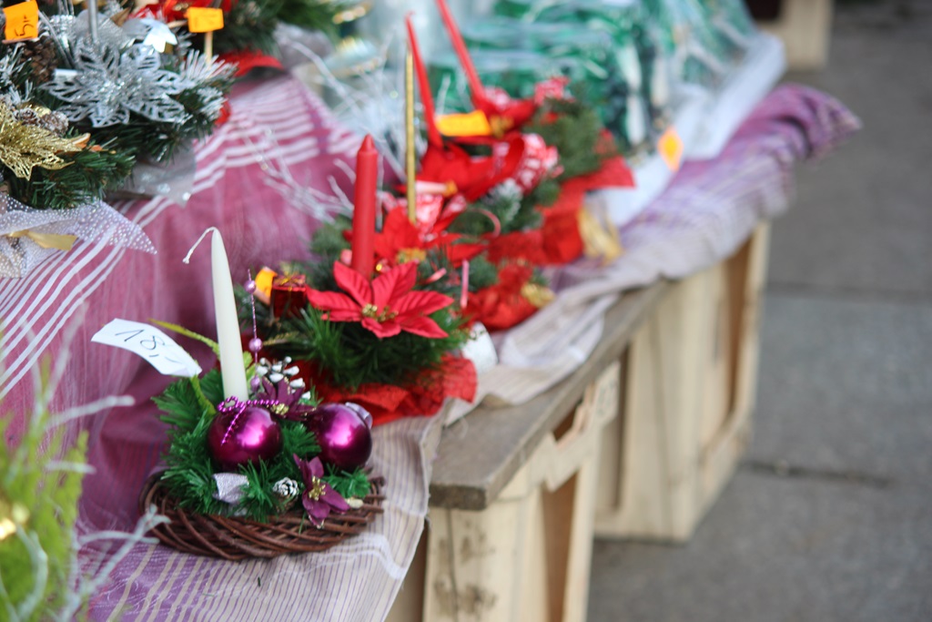 Na targowisku przy Partyzantów trwa świąteczny jarmark