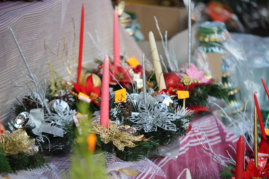 Na targowisku przy Partyzantów trwa świąteczny jarmark