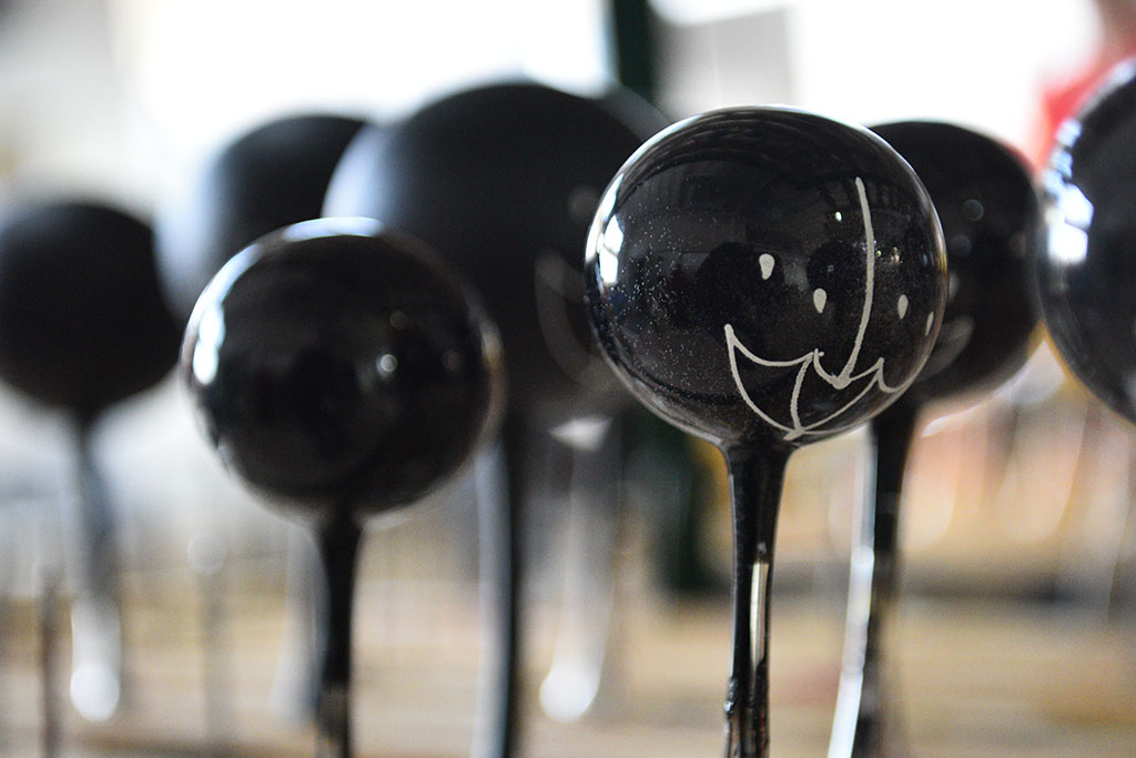 Świąteczny czar zaklęty w bombkach. Zobaczcie jak powstają