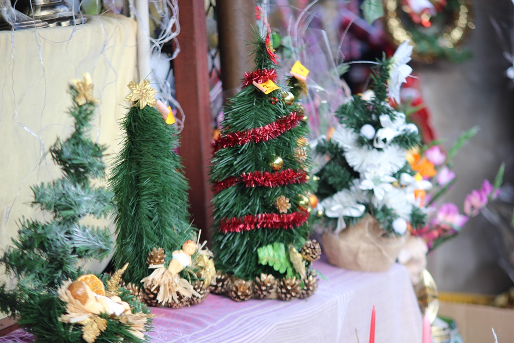 Na targowisku przy Partyzantów trwa świąteczny jarmark