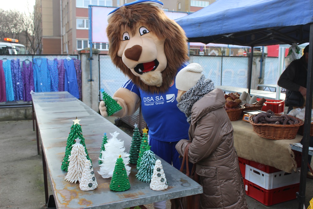 Na targowisku przy Partyzantów trwa świąteczny jarmark
