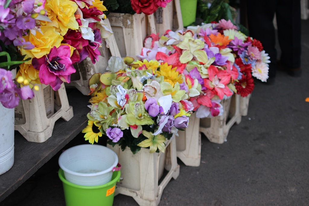 Na targowisku przy Partyzantów trwa świąteczny jarmark