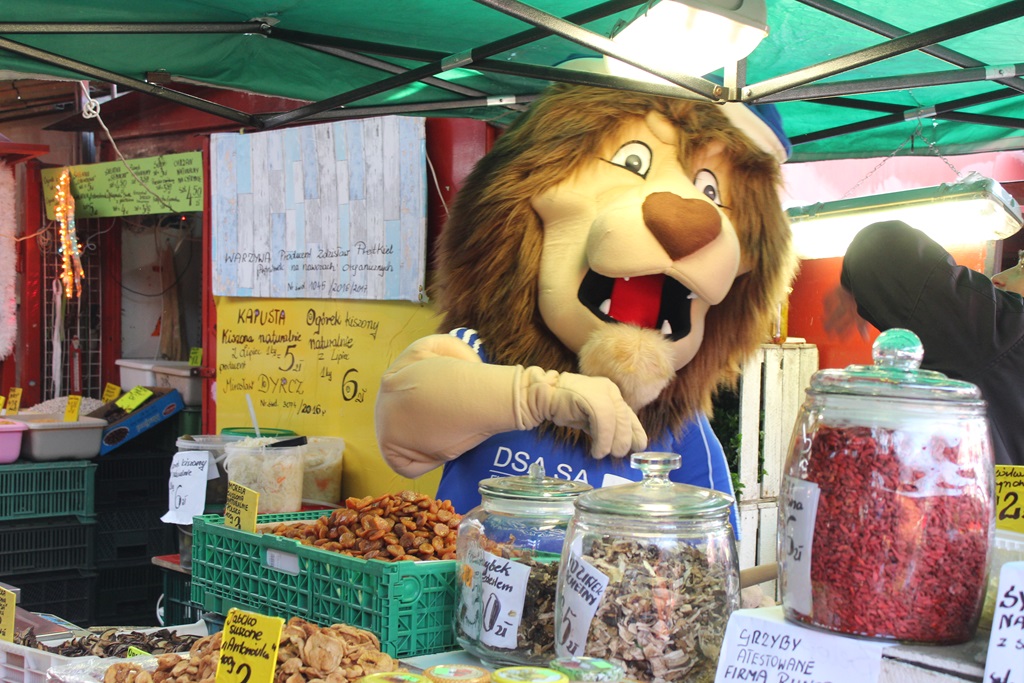 Na targowisku przy Partyzantów trwa świąteczny jarmark