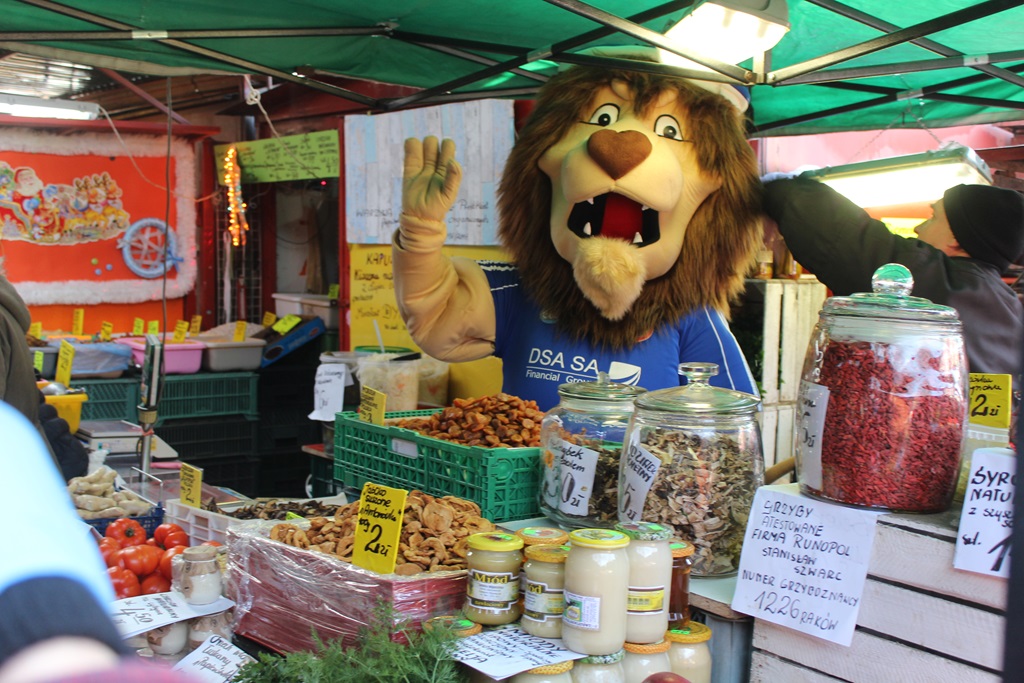 Na targowisku przy Partyzantów trwa świąteczny jarmark