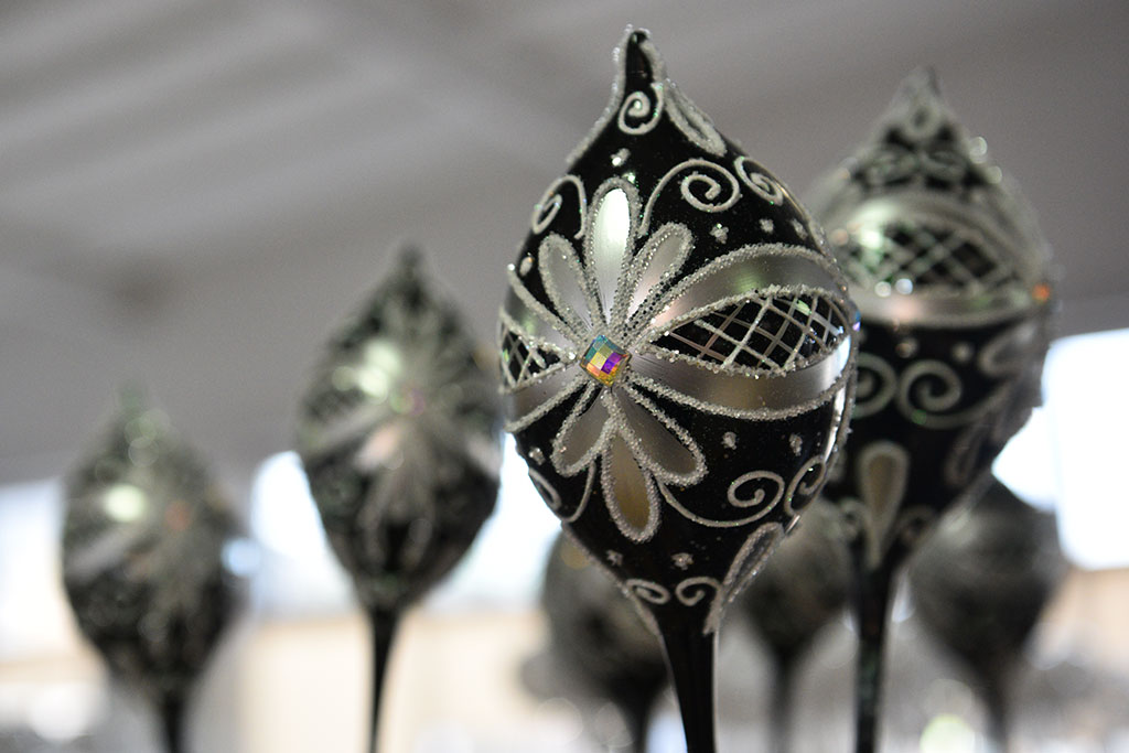 Świąteczny czar zaklęty w bombkach. Zobaczcie jak powstają