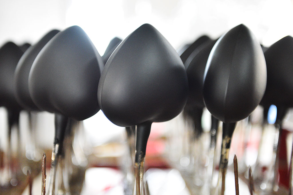 Świąteczny czar zaklęty w bombkach. Zobaczcie jak powstają