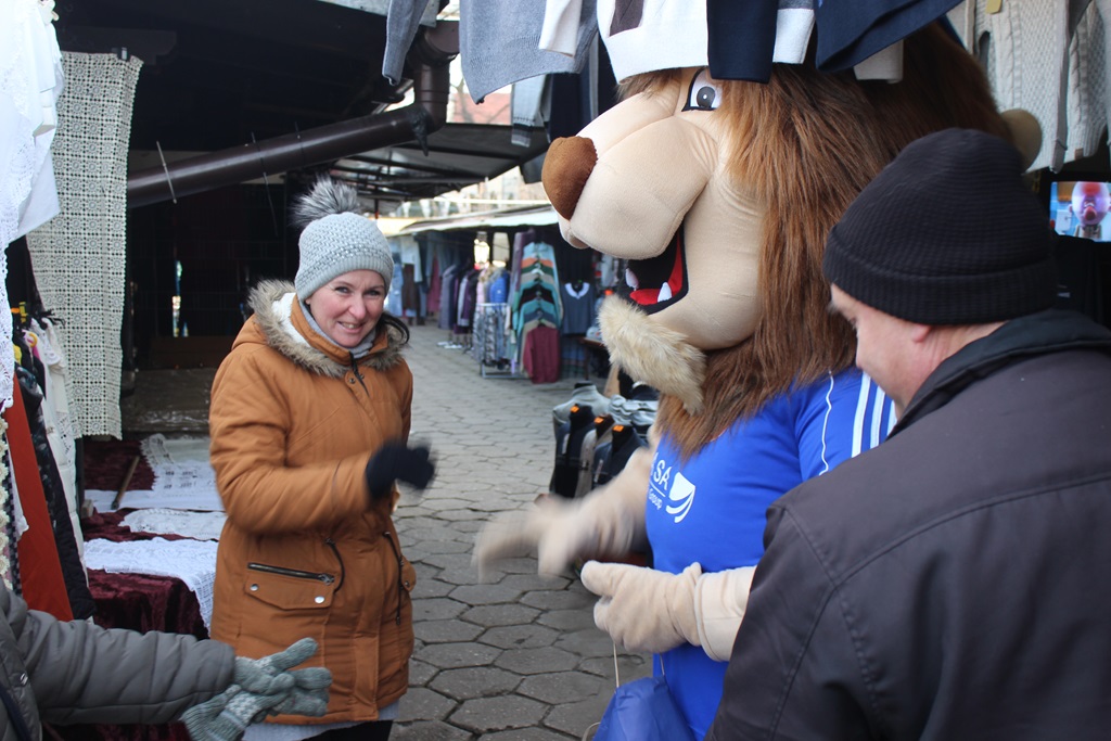 Na targowisku przy Partyzantów trwa świąteczny jarmark