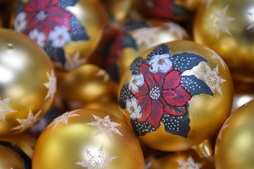 Świąteczny czar zaklęty w bombkach. Zobaczcie jak powstają