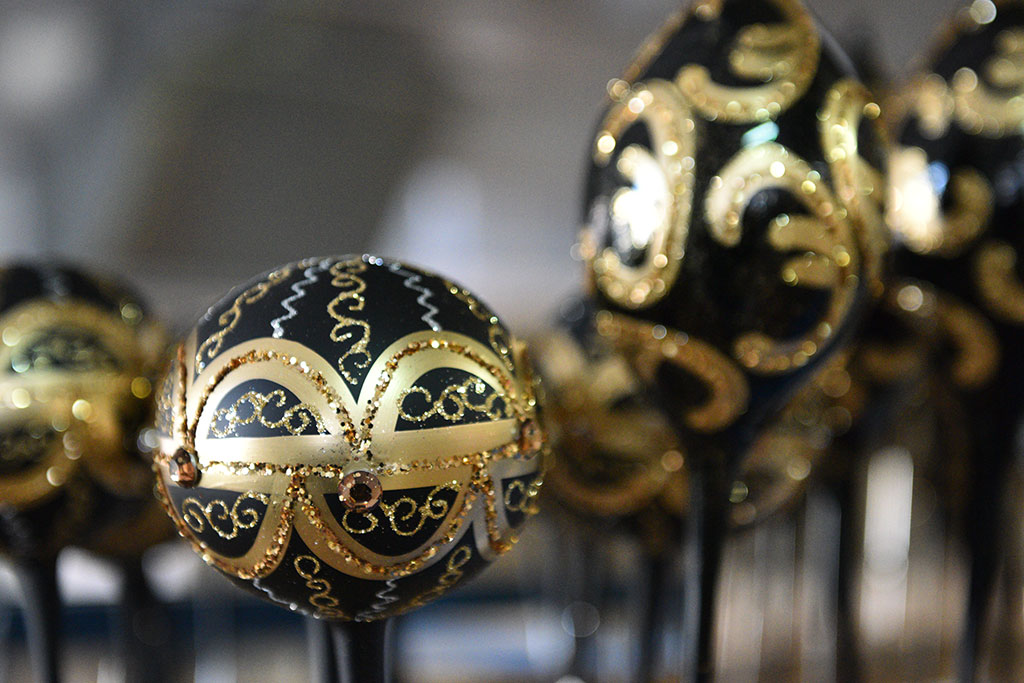 Świąteczny czar zaklęty w bombkach. Zobaczcie jak powstają