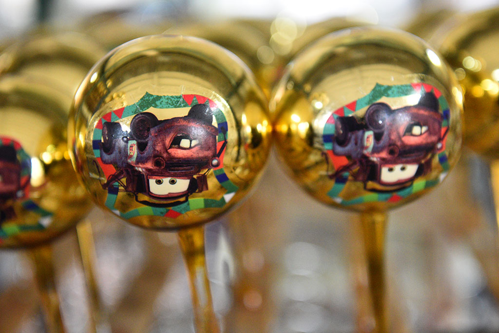 Świąteczny czar zaklęty w bombkach. Zobaczcie jak powstają