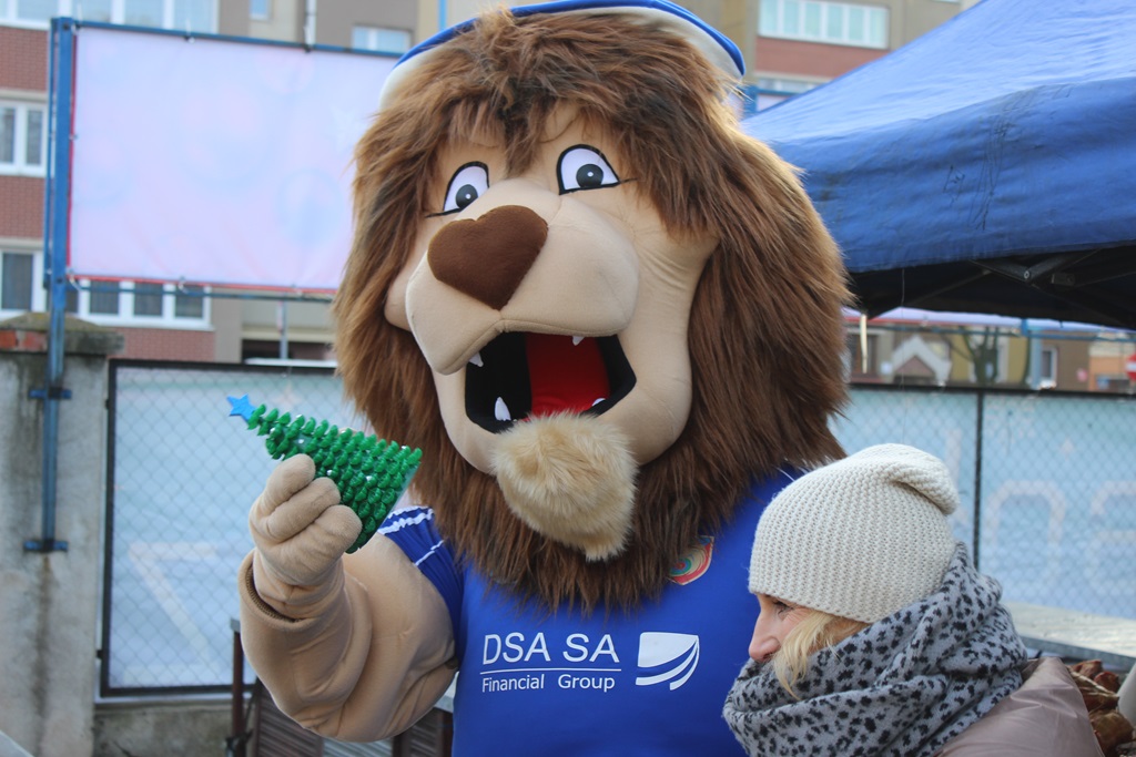 Na targowisku przy Partyzantów trwa świąteczny jarmark