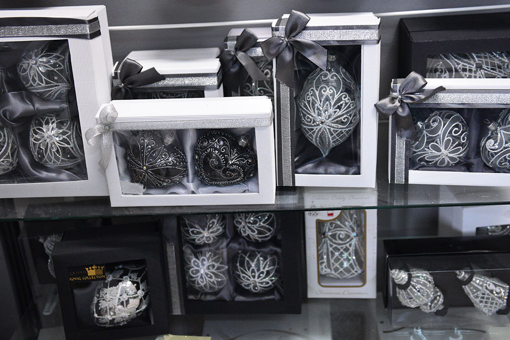 Świąteczny czar zaklęty w bombkach. Zobaczcie jak powstają