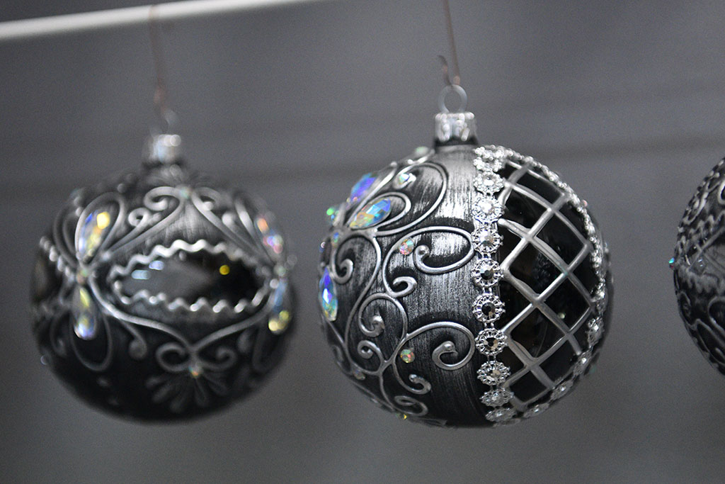 Świąteczny czar zaklęty w bombkach. Zobaczcie jak powstają