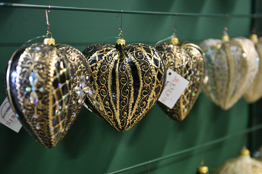 Świąteczny czar zaklęty w bombkach. Zobaczcie jak powstają