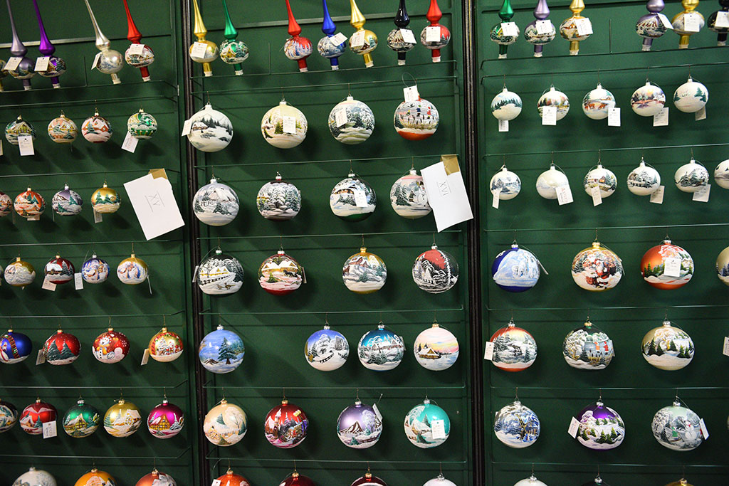 Świąteczny czar zaklęty w bombkach. Zobaczcie jak powstają