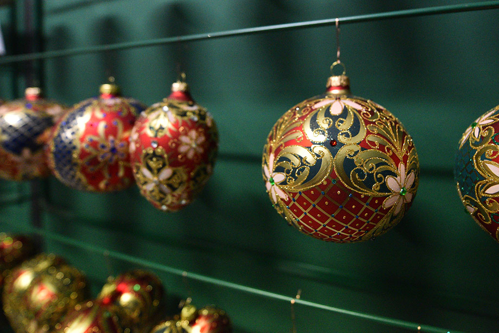 Świąteczny czar zaklęty w bombkach. Zobaczcie jak powstają