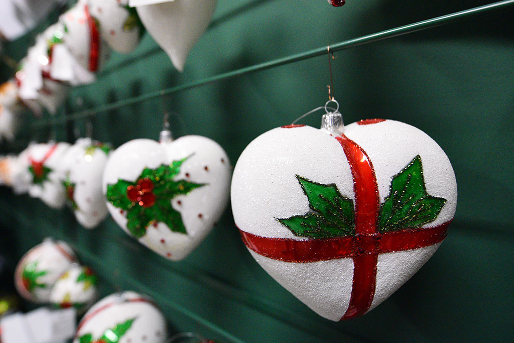 Świąteczny czar zaklęty w bombkach. Zobaczcie jak powstają