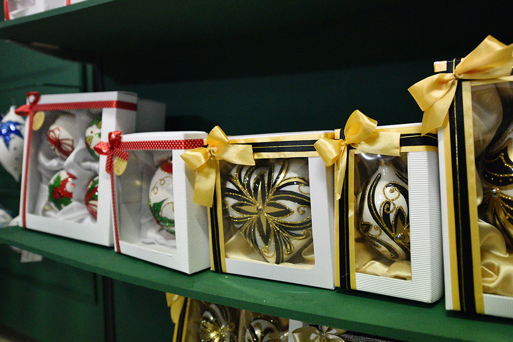 Świąteczny czar zaklęty w bombkach. Zobaczcie jak powstają