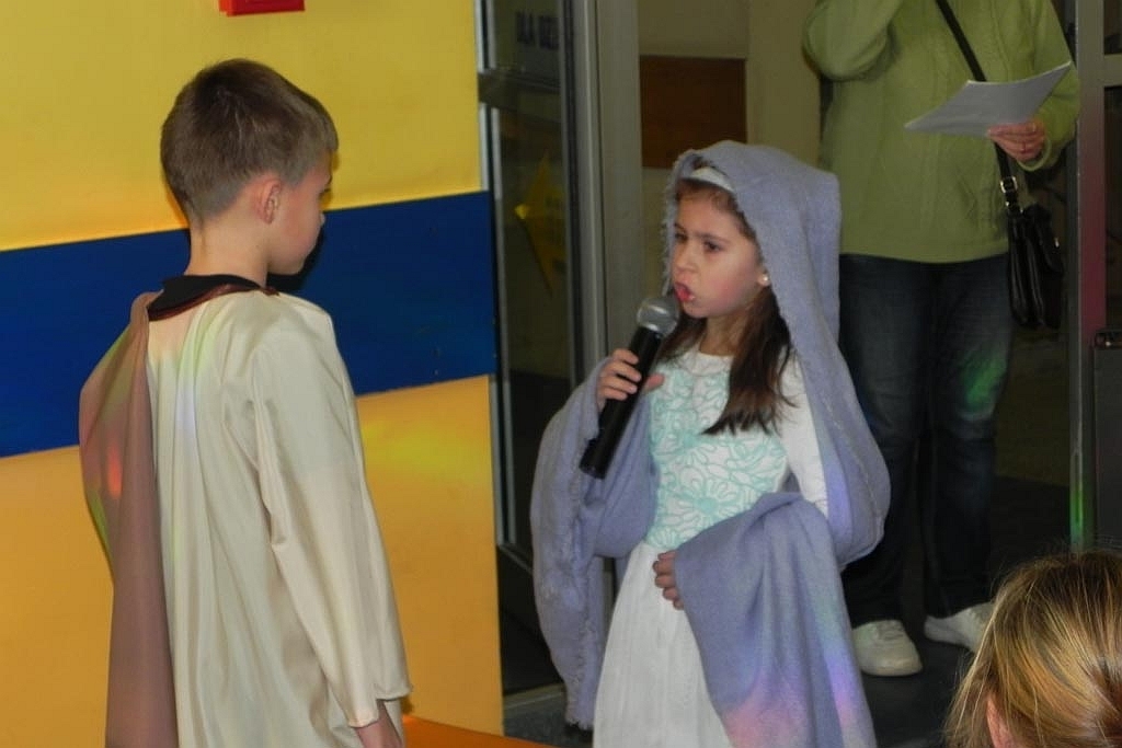 Uczniowie ze Szkoły Podstawowej nr 19 kolędowali w szpitalu