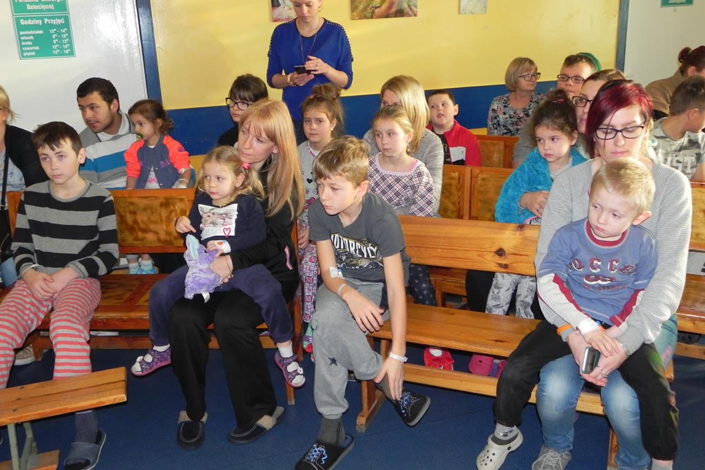 Uczniowie ze Szkoły Podstawowej nr 19 kolędowali w szpitalu